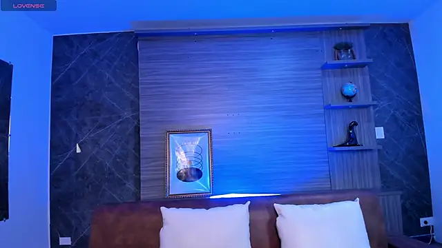 charlottewhitte online show from October 25, 2025, 12:13 pm