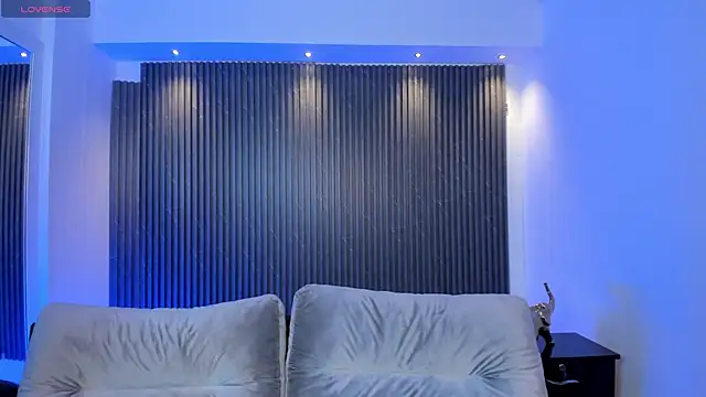 charlottewhitte online show from December 1, 2025, 12:54 pm