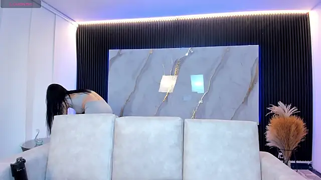 charlottewhitte online show from December 17, 2025, 11:38 am