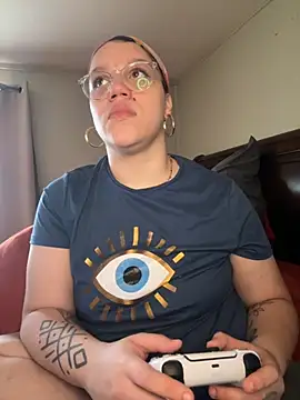 QueenNuttCollector online show from September 24, 2025, 2:20 pm