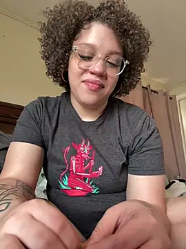 QueenNuttCollector online show from March 4, 2026, 5:19 pm