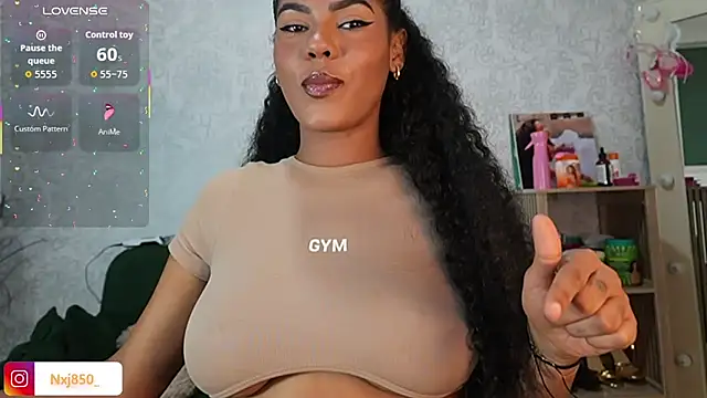 HOTBLACKANDWHITE2 online show from February 8, 2026, 10:35 pm