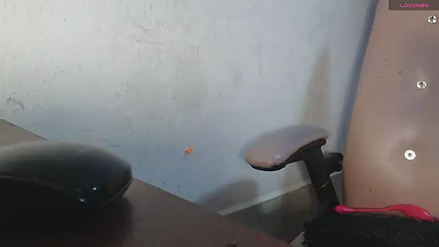 Snapshot of toxxxic_cams chatting on November 10, 2025, 4:55 am toxxxic cams online show from November 10, 2025, 4:55 am