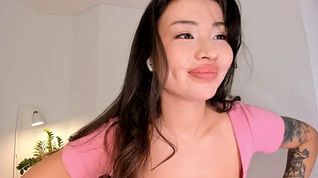 Snapshot of kawaii_mia chatting on October 10, 2025, 3:44 pm kawaii mia online show from October 10, 2025, 3:44 pm