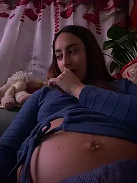 Snapshot of Vaiolet_a chatting on December 19, 2024, 1:50 am Vaiolet a online show from December 19, 2024, 1:50 am