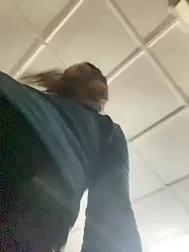 Snapshot of Vaiolet_a chatting on December 20, 2024, 1:36 am Vaiolet a online show from December 20, 2024, 1:36 am