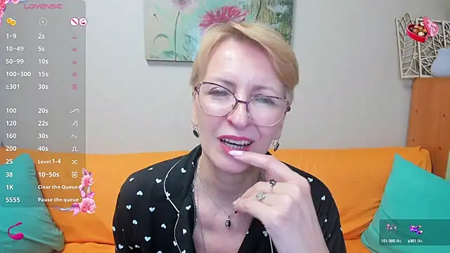 iamyourdream89 online show from March 19, 2025, 9:48 pm