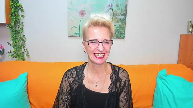 iamyourdream89 online show from October 24, 2025, 11:39 am