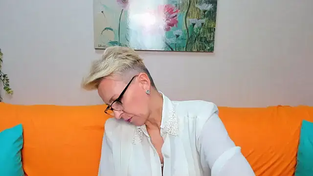 iamyourdream89 online show from December 3, 2025, 9:07 am