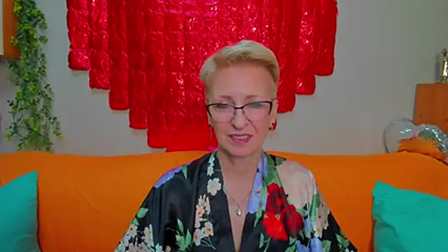 iamyourdream89 online show from February 13, 2026, 12:01 pm