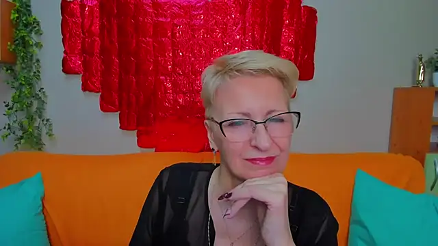 iamyourdream89 online show from February 15, 2026, 4:47 pm