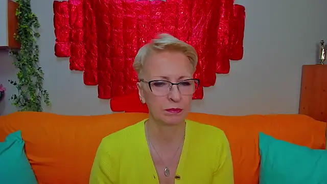 iamyourdream89 online show from March 5, 2026, 1:29 pm