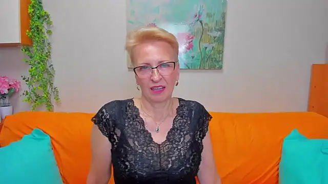 iamyourdream89 online show from May 21, 2026, 10:44 am