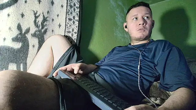 Snapshot of sweet_cock28 chatting on May 2, 2026, 3:22 am sweet cock28 online show from May 2, 2026, 3:22 am