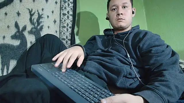 Snapshot of sweet_cock28 chatting on May 27, 2026, 1:57 am sweet cock28 online show from May 27, 2026, 1:57 am