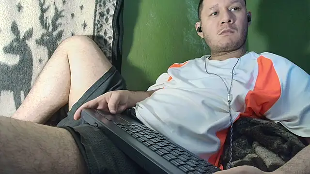 Snapshot of sweet_cock28 chatting on July 18, 2026, 3:33 am sweet cock28 online show from July 18, 2026, 3:33 am