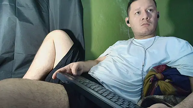 Snapshot of sweet_cock28 chatting on July 21, 2026, 3:20 am sweet cock28 online show from July 21, 2026, 3:20 am
