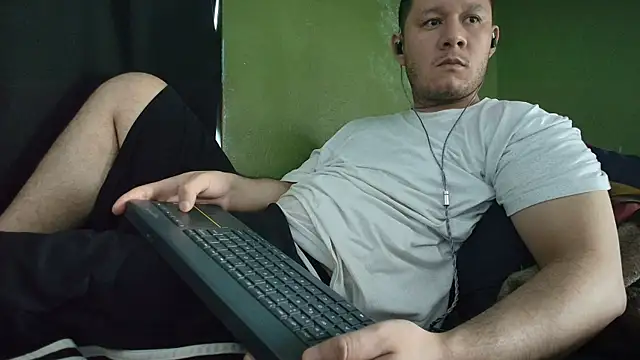 Snapshot of sweet_cock28 chatting on July 25, 2026, 3:42 pm sweet cock28 online show from July 25, 2026, 3:42 pm