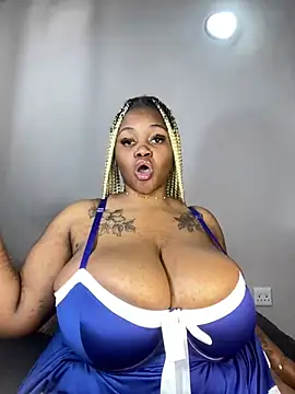 Snapshot of Yung-Missy chatting on December 16, 2024, 8:31 am Yung-Missy online show from December 16, 2024, 8:31 am