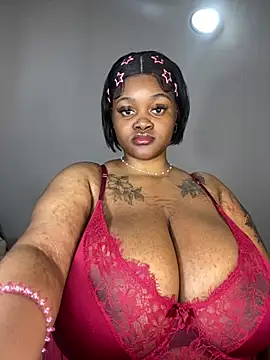 Snapshot of Yung-Missy chatting on January 17, 2025, 5:53 am Yung-Missy online show from January 17, 2025, 5:53 am