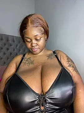 Snapshot of Yung-Missy chatting on February 22, 2025, 9:37 pm Yung-Missy online show from February 22, 2025, 9:37 pm