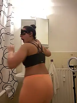 Snapshot of Sarahkhaalifa chatting on November 13, 2025, 9:36 pm Sarahkhaalifa online show from November 13, 2025, 9:36 pm