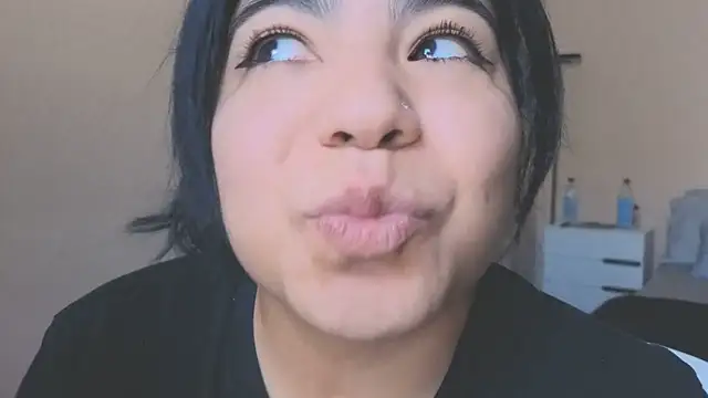 kimmiakiss22 online show from March 20, 2025, 7:46 pm