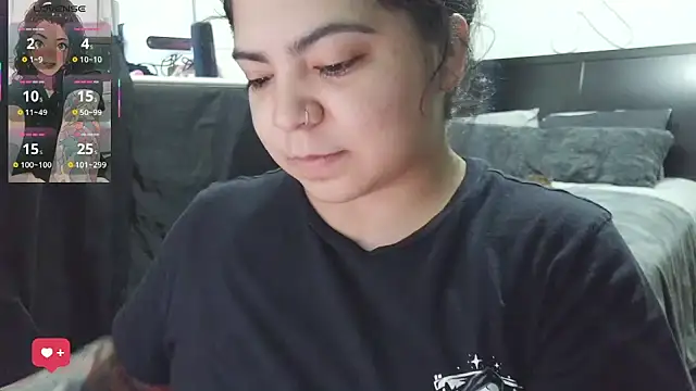 kimmiakiss22 online show from April 30, 2026, 12:28 am