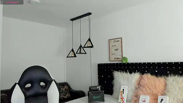 Snapshot of natasha_logan_ chatting on March 2, 2025, 4:07 am natasha logan online show from March 2, 2025, 4:07 am