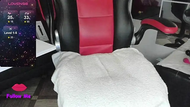 Snapshot of natasha_logan_ chatting on October 13, 2025, 4:01 am natasha logan online show from October 13, 2025, 4:01 am