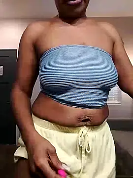 Snapshot of Lilli_Lovely chatting on March 17, 2025, 11:00 pm Lilli Lovely online show from March 17, 2025, 11:00 pm