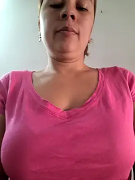 Snapshot of selena_gomez2 chatting on October 2, 2025, 3:08 pm selena gomez2 online show from October 2, 2025, 3:08 pm