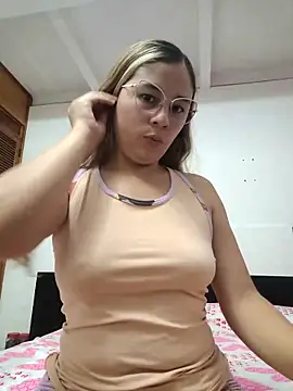 Snapshot of selena_gomez2 chatting on March 12, 2026, 2:18 am selena gomez2 online show from March 12, 2026, 2:18 am