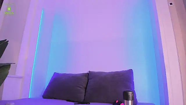 Snapshot of ErikaLust chatting on October 16, 2025, 4:35 am ErikaLust online show from October 16, 2025, 4:35 am