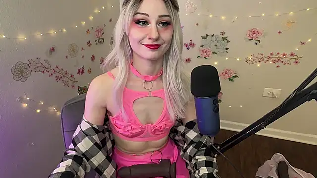 Snapshot of Starr1123 chatting on May 15, 2026, 8:49 pm Starr1123 online show from May 15, 2026, 8:49 pm