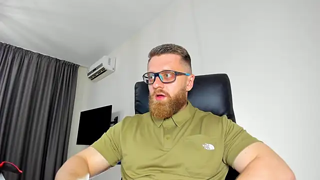 Snapshot of Findom_guy chatting on May 20, 2026, 3:51 pm Findom guy online show from May 20, 2026, 3:51 pm