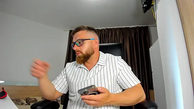 Snapshot of Findom_guy chatting on June 8, 2026, 4:29 pm Findom guy online show from June 8, 2026, 4:29 pm