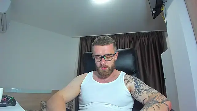 Snapshot of Findom_guy chatting on July 28, 2026, 6:07 pm Findom guy online show from July 28, 2026, 6:07 pm