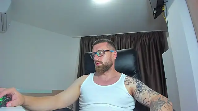 Snapshot of Findom_guy chatting on July 28, 2026, 6:20 pm Findom guy online show from July 28, 2026, 6:20 pm