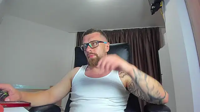 Snapshot of Findom_guy chatting on July 30, 2026, 4:39 pm Findom guy online show from July 30, 2026, 4:39 pm