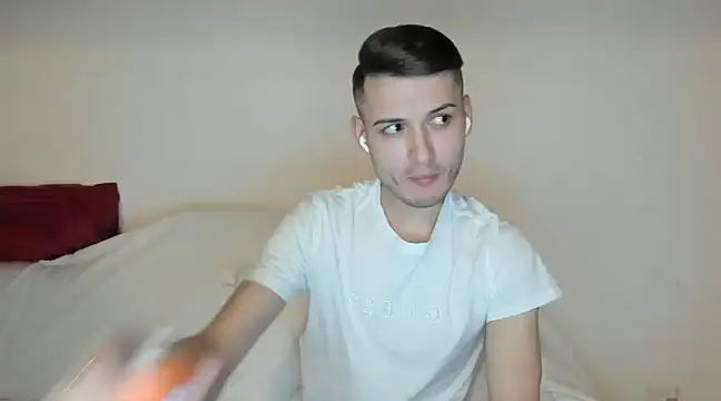 Snapshot of andboyfor6 chatting on December 4, 2024, 12:14 pm andboyfor6 online show from December 4, 2024, 12:14 pm