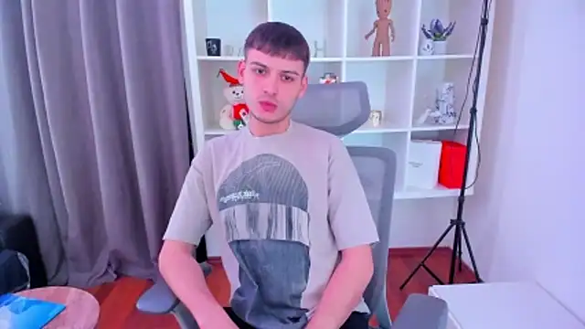 andboyfor6 online show from April 29, 2026, 11:47 am