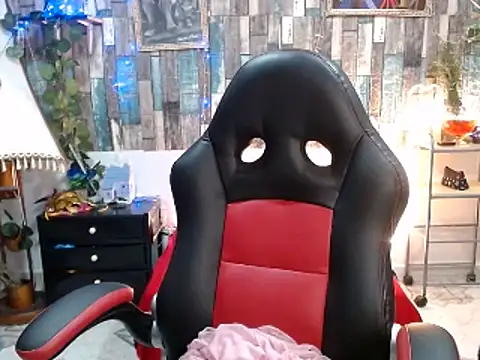 KarimaSarabe online show from January 24, 2025, 9:05 pm