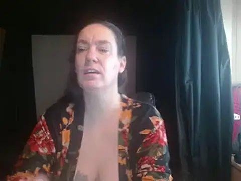 SimoneMoore online show from February 17, 2025, 5:32 pm