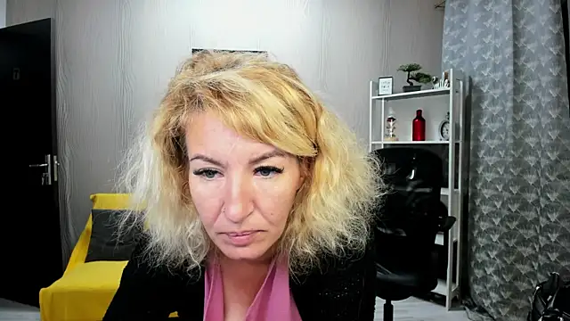 Snapshot of Cassandra_Hotty chatting on June 16, 2026, 2:58 am Cassandra Hotty online show from June 16, 2026, 2:58 am