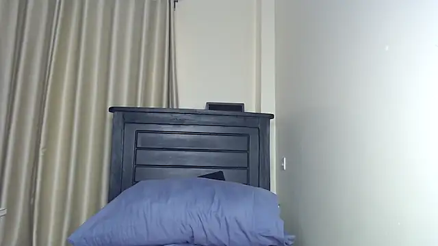 NIKKIE LOVE online show from November 11, 2025, 4:12 am