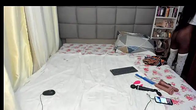 Snapshot of suhaila_suus chatting on December 24, 2024, 11:55 pm suhaila suus online show from December 24, 2024, 11:55 pm