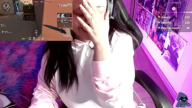 Snapshot of Emmachan19 chatting on January 17, 2025, 10:22 am Emmachan19 online show from January 17, 2025, 10:22 am