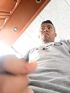 Diego leon27 online show from September 26, 2025, 4:33 pm