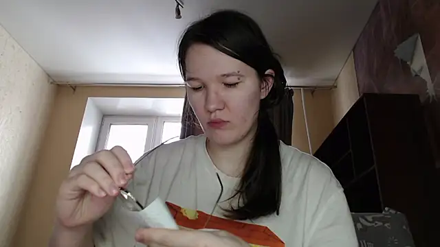 Snapshot of MiriamOr chatting on February 19, 2025, 7:17 am MiriamOr online show from February 19, 2025, 7:17 am